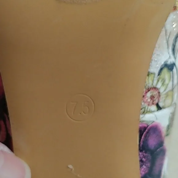 Bellini Women's Floral Gold Pumps Size 7.5M - Picture 9 of 9